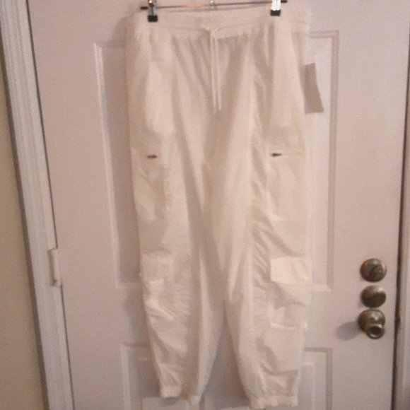 Athleta Parachute Cargo Pants - New with Tags - Picture 2 of 8